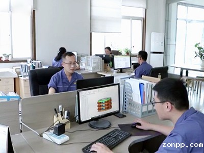 星空电竞官网在线登录技术团队人员办公照